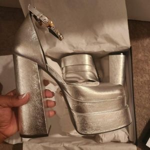 Authentic VERSACE Medusa Aevitas pumps